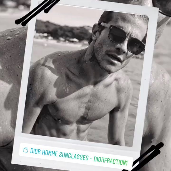 Les solaires Dior Homme Fraction1 associent une face rectangulaire et plate pour un look…